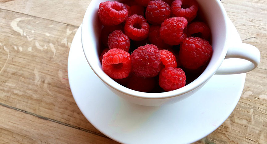 Малина окрашивает Ваши зубы